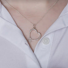 Lade das Bild in den Galerie-Viewer, Ruderohrring - Bardenklinge | Strokeside-Designs