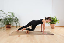 Lade das Bild in den Galerie-Viewer, rollholz - parafa szőnyeg