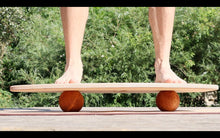 Kép betöltése a galériamegjelenítőbe: Masszázs golyó - kőrisfa, 10 cm | rollholz