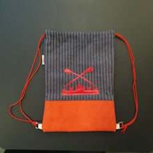 Lade das Bild in den Galerie-Viewer, Táska Budapest és evezős szimbólumokkal - kék, piros