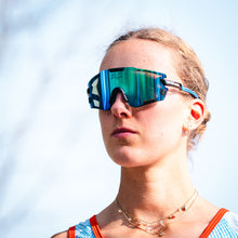 Kép betöltése a galériamegjelenítőbe: Filippi 2028 napszemüveg
